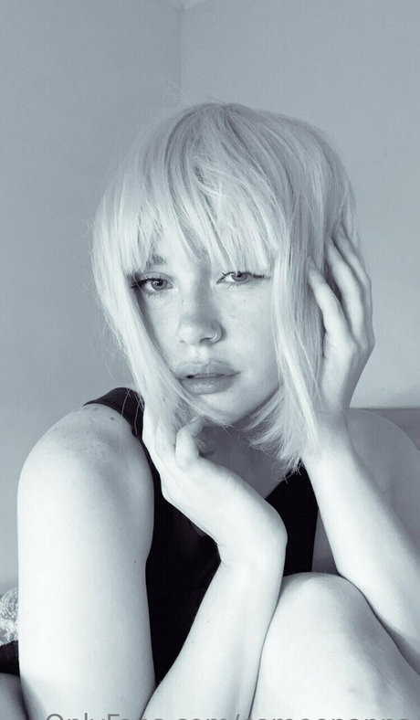 Foto di nudo di fuga di OnlyFans di Comeonanna