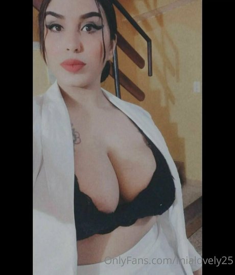 Foto di nudo di fuga di OnlyFans di Mialovely25