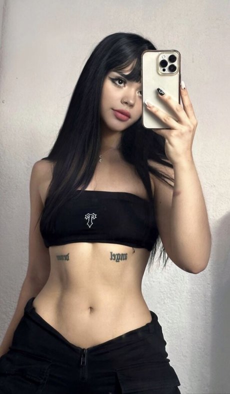 Foto di nudo di fuga di OnlyFans di Chxrryxblossom