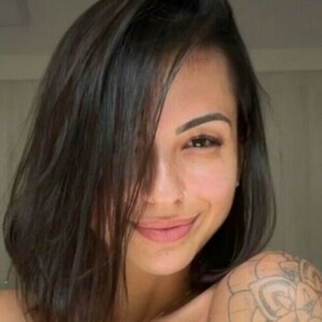 Foto di nudo di fuga di OnlyFans di Karoline Rosalin