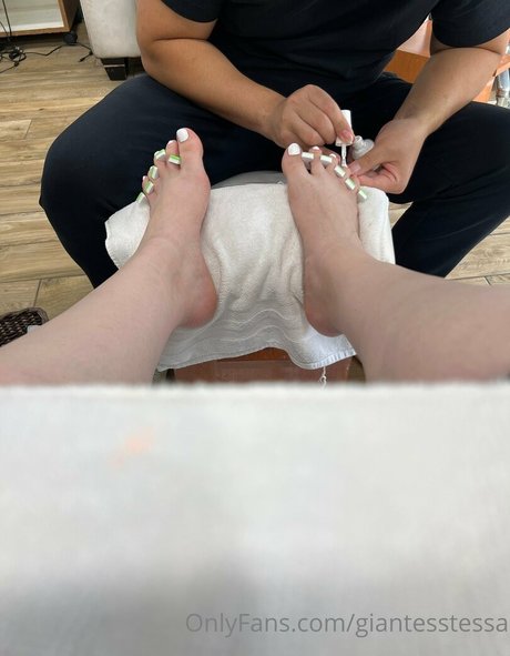 Foto di nudo di fuga di OnlyFans di Giantesstessa