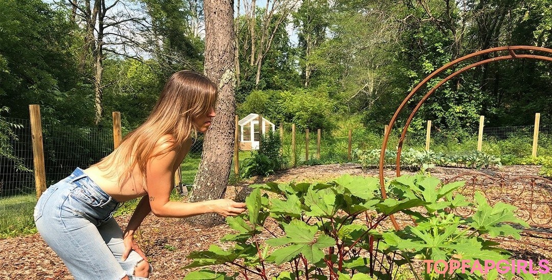 Foto di nudo di fuga di OnlyFans di The Naked Gardener #1 Foto di nudo di fuga di OnlyFans di The Naked Gardener #1