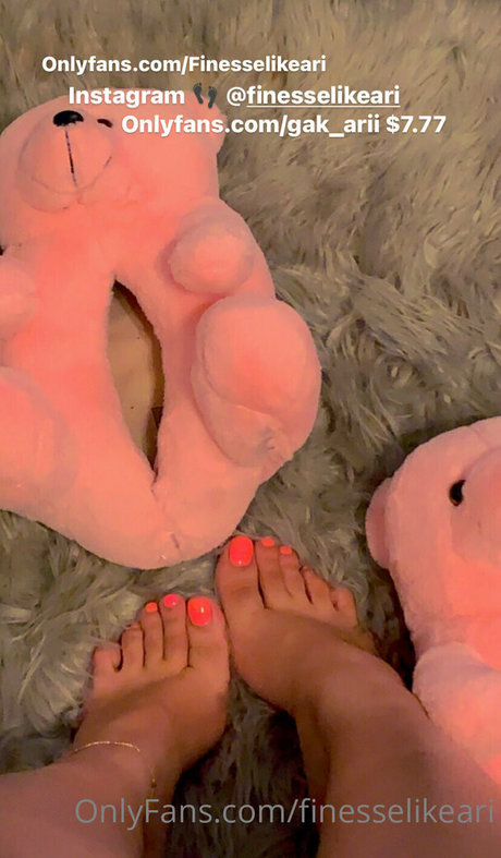Foto di nudo di fuga di OnlyFans di Finesselikeari