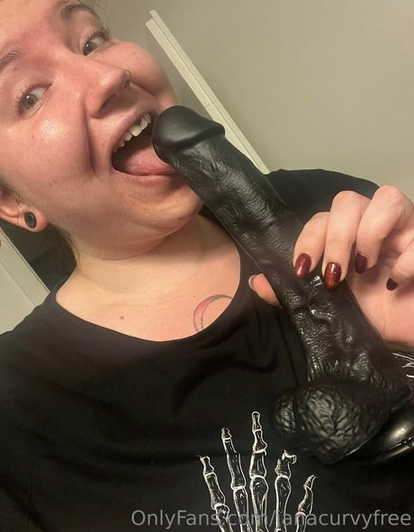 Foto di nudo di fuga di OnlyFans di Janacurvyfree