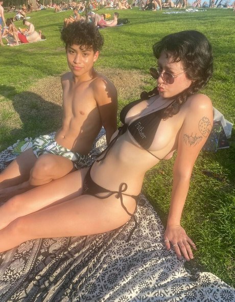 Foto di nudo di fuga di OnlyFans di Oatmilkmommy