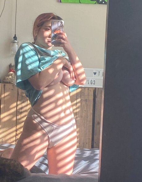 Foto di nudo di fuga di OnlyFans di Oatmilkmommy
