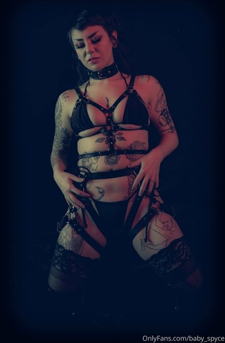 Foto di nudo di fuga di OnlyFans di Synthiavalentine
