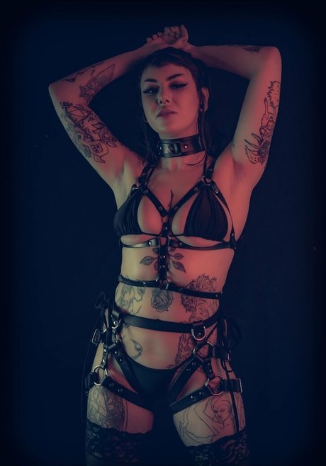 Foto di nudo di fuga di OnlyFans di Synthiavalentine