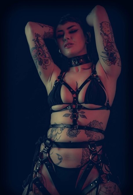 Foto di nudo di fuga di OnlyFans di Synthiavalentine