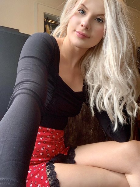 Foto di nudo di fuga di OnlyFans di Riley Sinclair