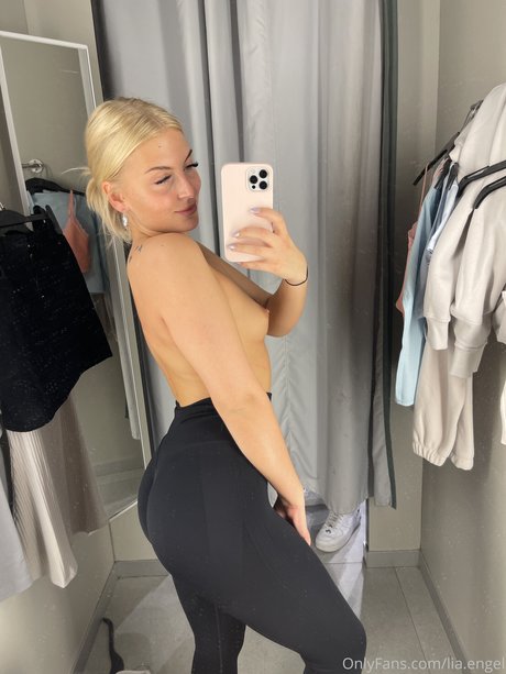 Foto di nudo di fuga di OnlyFans di Lia Engel