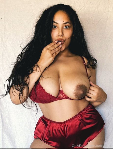 Foto di nudo di fuga di OnlyFans di Audrey Littie