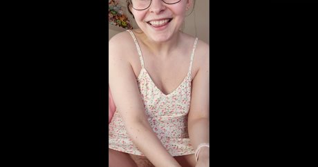 Foto di nudo di fuga di OnlyFans di Cherryvonfairy