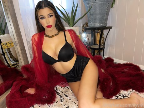 Foto di nudo di fuga di OnlyFans di Ilyvivi