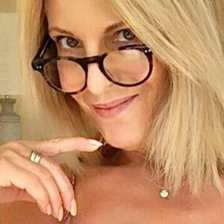 Foto di nudo di fuga di OnlyFans di Theblondemilf