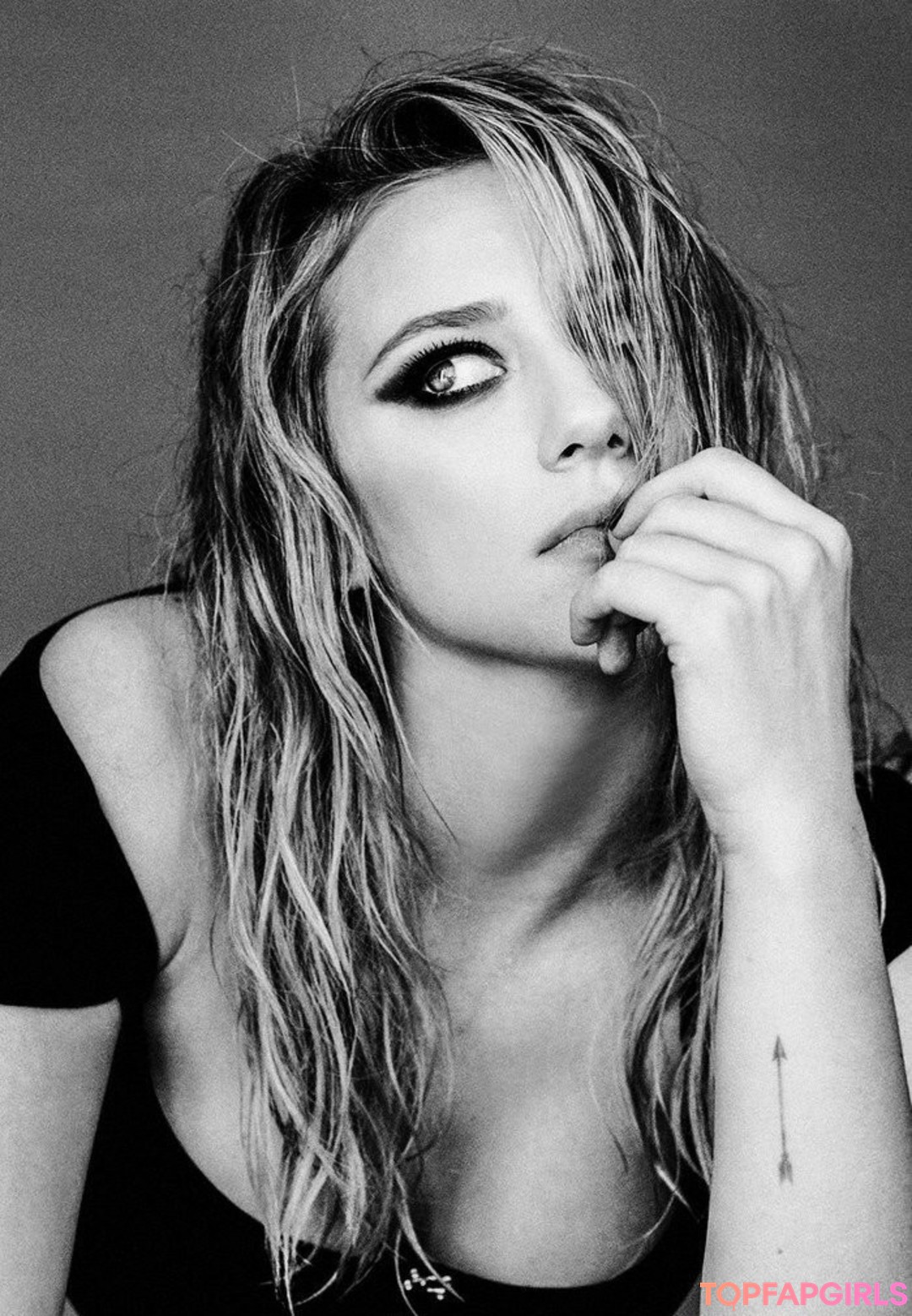 Foto di nudo di fuga di OnlyFans di Lili Reinhart #70 Foto di nudo di fuga di OnlyFans di Lili Reinhart #70