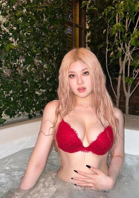 Foto di nudo di fuga di OnlyFans di Allissa Shin