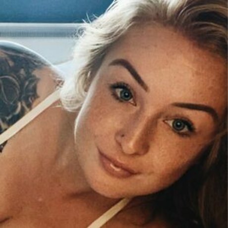 Foto di nudo di fuga di OnlyFans di Littleredx