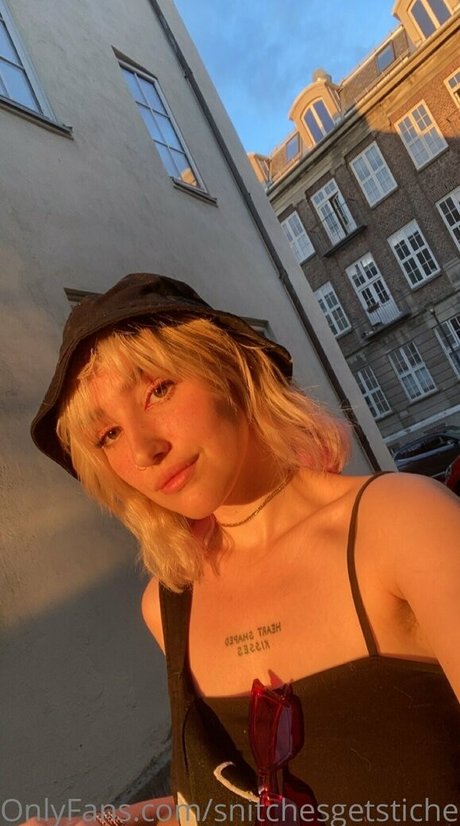 Foto di nudo di fuga di OnlyFans di Snitchesgetstiches