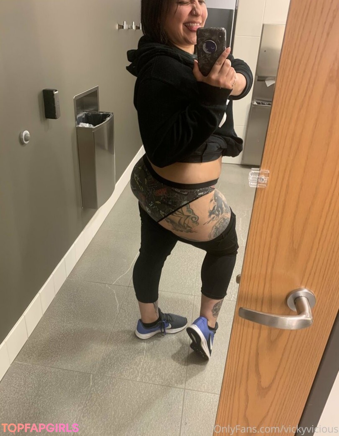 Foto di nudo di fuga di OnlyFans di Vickyvicious #12 Foto di nudo di fuga di OnlyFans di Vickyvicious #12
