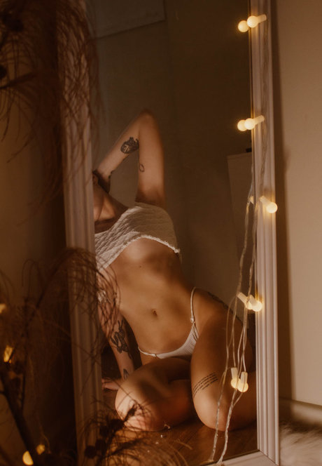 Foto di nudo di fuga di OnlyFans di Aliese
