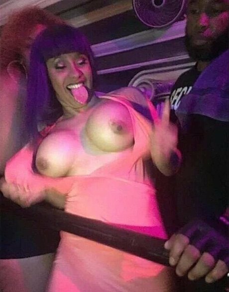 Foto di nudo di fuga di OnlyFans di Cardi B