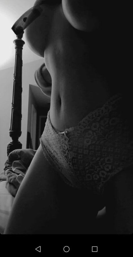 Foto di nudo di fuga di OnlyFans di Michelle Miele