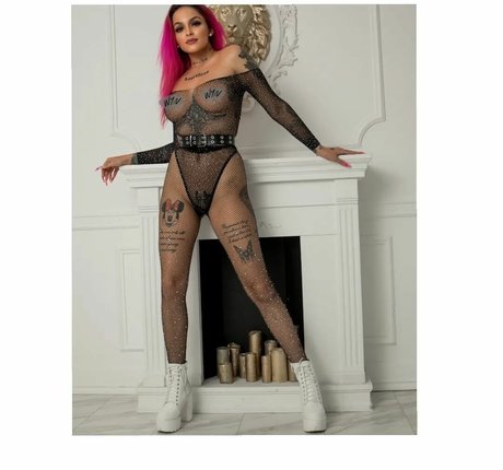Foto di nudo di fuga di OnlyFans di Dzsenifer Vajai