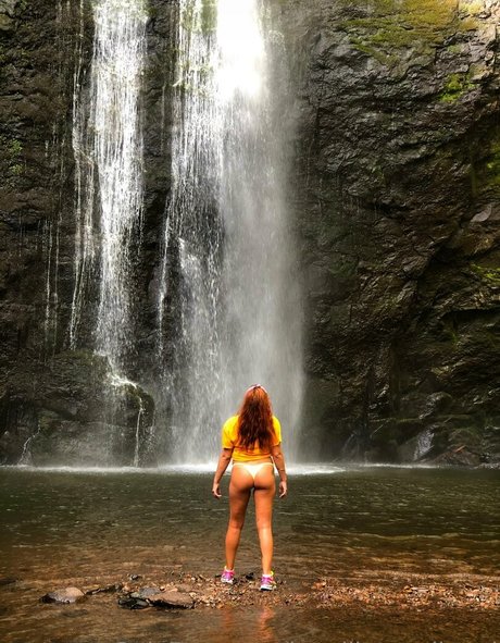 Foto di nudo di fuga di OnlyFans di Brazilianredhead
