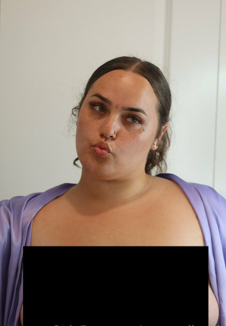 Foto di nudo di fuga di OnlyFans di Yummyliyahh