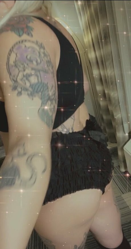 Foto di nudo di fuga di OnlyFans di Inkedshyvixen
