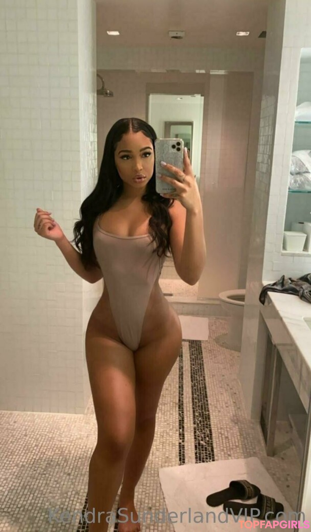 Foto di nudo di fuga di OnlyFans di Kendrasunderland #16 Foto di nudo di fuga di OnlyFans di Kendrasunderland #16