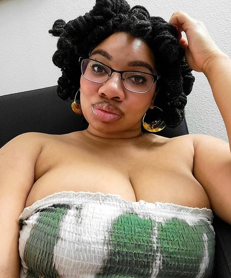 Foto di nudo di fuga di OnlyFans di Locked Honey Princess