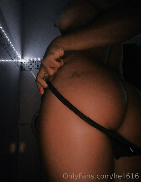 Foto di nudo di fuga di OnlyFans di Hell616