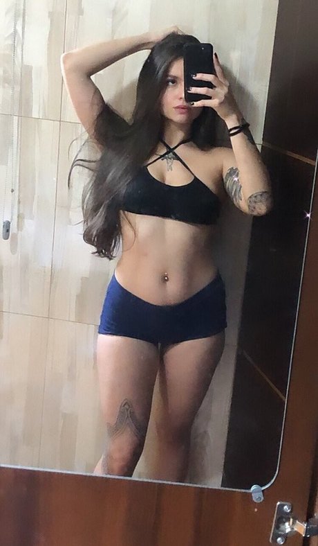 Foto di nudo di fuga di OnlyFans di Giovanna Aguiar