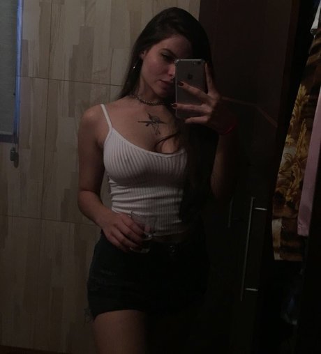 Foto di nudo di fuga di OnlyFans di Giovanna Aguiar