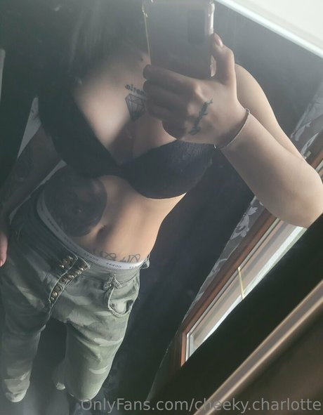 Foto di nudo di fuga di OnlyFans di Cheekycharlotte