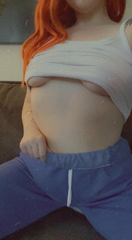 Foto di nudo di fuga di OnlyFans di Hotchellerae