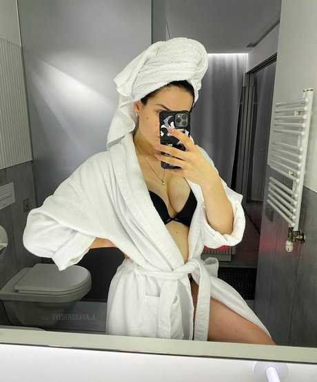 Foto di nudo di fuga di OnlyFans di Anastasia Vvedenskaya