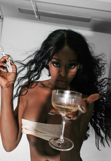 Foto di nudo di fuga di OnlyFans di Azealia Banks