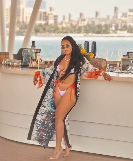 Foto di nudo di fuga di OnlyFans di Angela Simmons