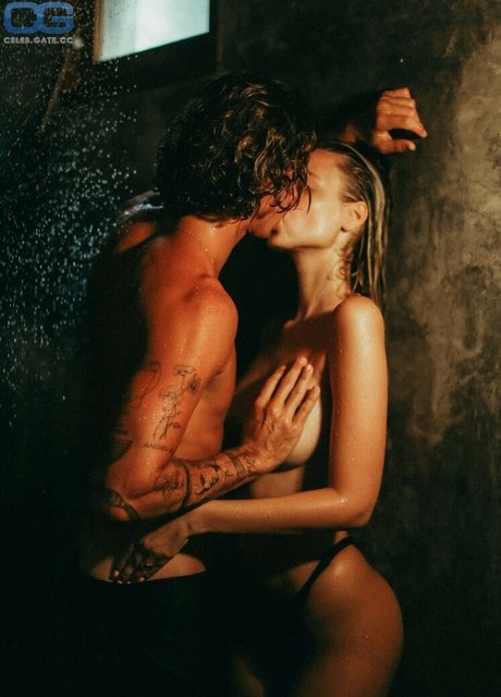 Foto di nudo di fuga di OnlyFans di Polina Malinovskaya