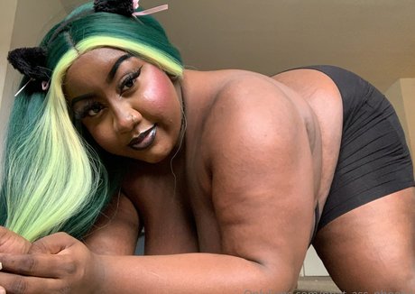 Foto di nudo di fuga di OnlyFans di Phatassphoebe
