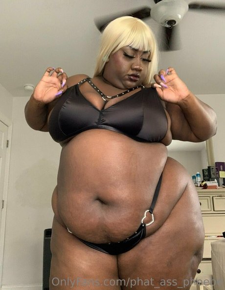 Phat_ass_phoebe