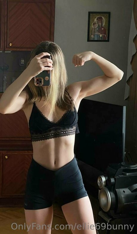 Foto di nudo di fuga di OnlyFans di Ellie69bunny