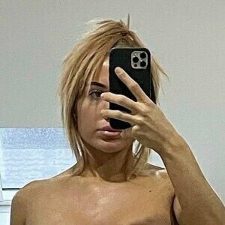 Foto di nudo di fuga di OnlyFans di Julia Holbanel