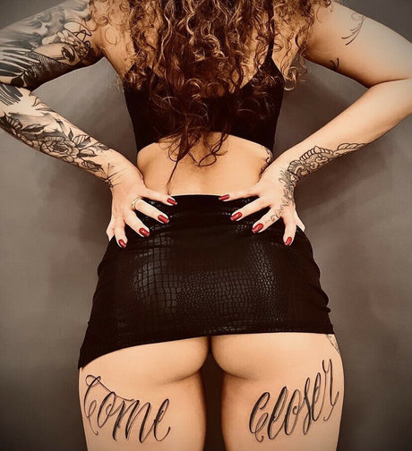 Foto di nudo di fuga di OnlyFans di Ludmila Scura