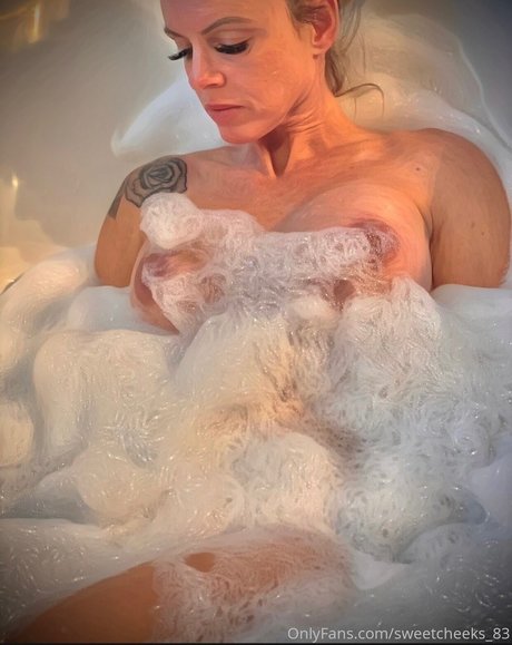 Foto di nudo di fuga di OnlyFans di Sweetcheeks83