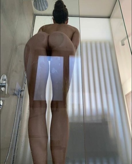 Foto di nudo di fuga di OnlyFans di Olesia Levana