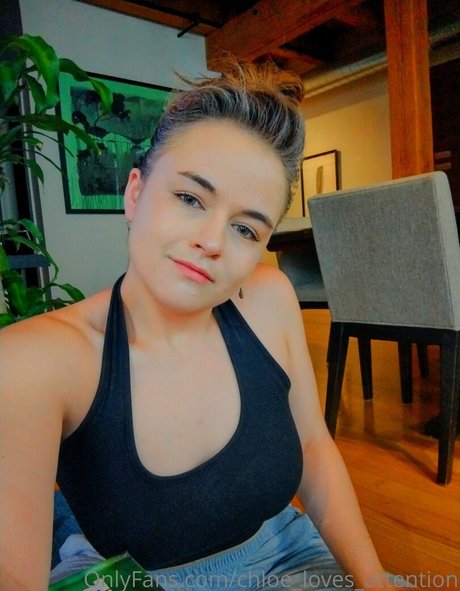 Chloelovesattention